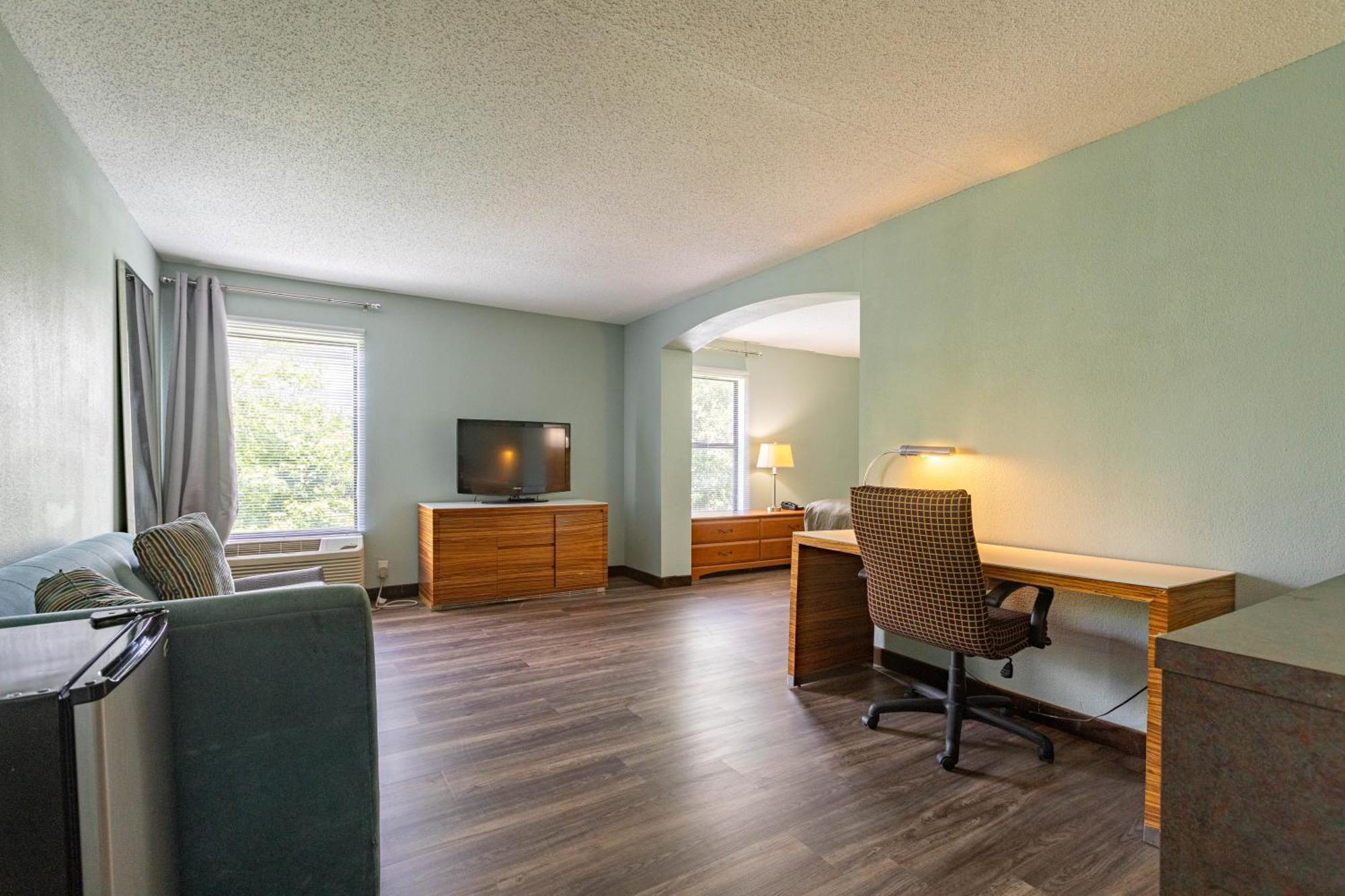 Hotel Baymont By Wyndham Creedmoor Exterior foto