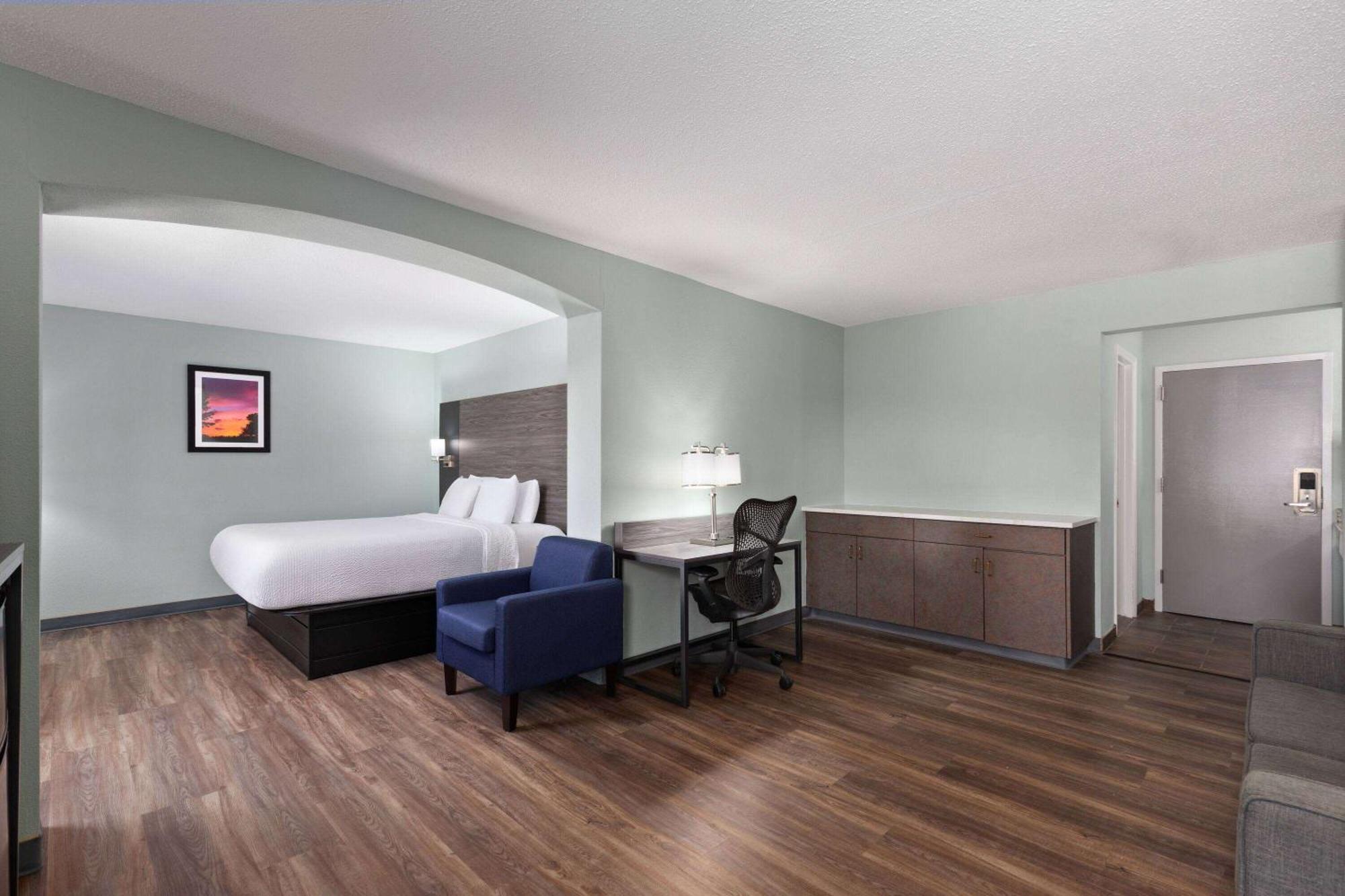Hotel Baymont By Wyndham Creedmoor Exterior foto