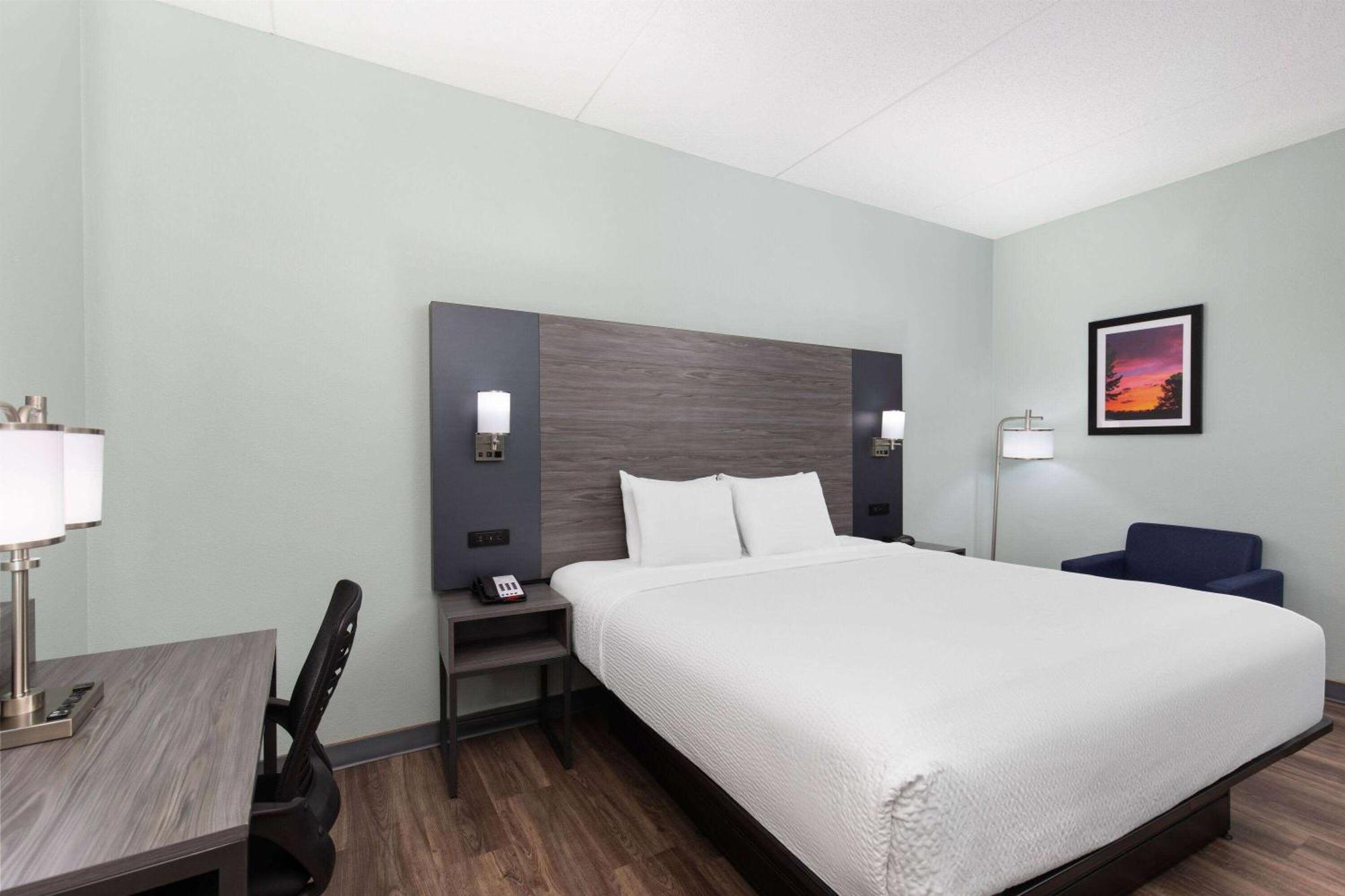 Hotel Baymont By Wyndham Creedmoor Exterior foto