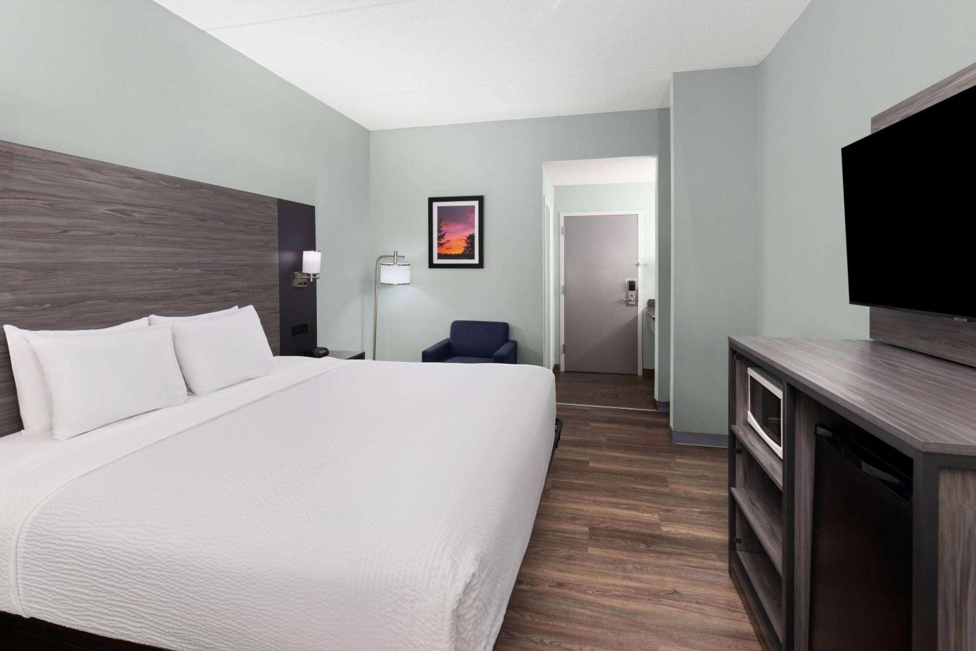 Hotel Baymont By Wyndham Creedmoor Exterior foto