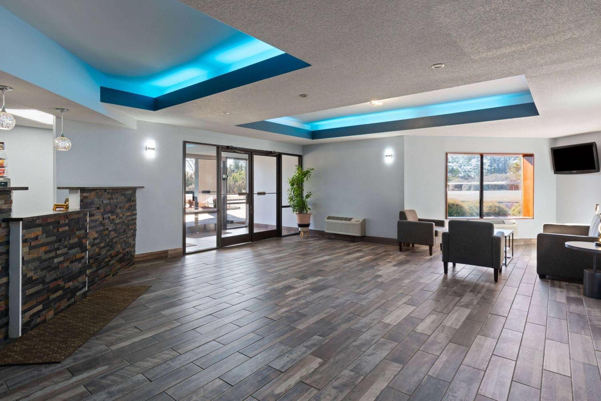 Hotel Baymont By Wyndham Creedmoor Exterior foto