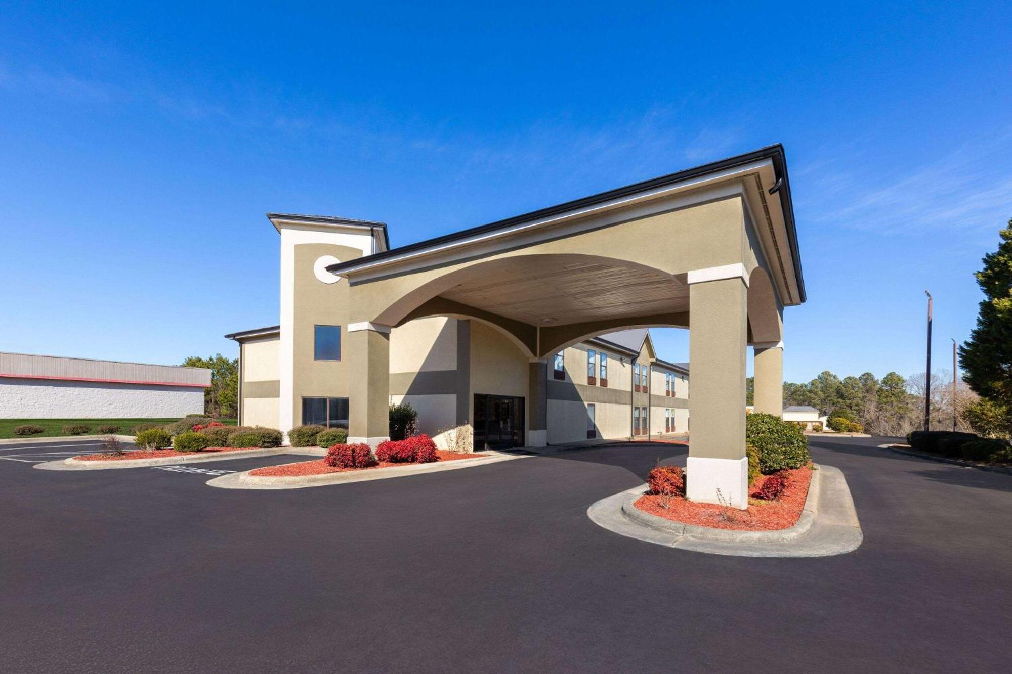 Hotel Baymont By Wyndham Creedmoor Exterior foto